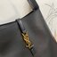 YSL Le 5 a soft hobo bag / YSL Tote 2022 มาใหม่มากก พร้อมส่งที่นี่ที่เดียวเลยค่า กระเป๋าที่สาวๆ ตามหากันหนักจริงๆ ตามรอยคุมโรเซ่ไปเลยค่าา งานเกรดออริจินอล หนังซอร์ฟสวย ภาพสินค้าถ่ายจากงานขายจริง ใช้งานต่างประเทศได้