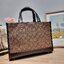 Coach Disney X Coach Dempsey Carryall In Signature Canvas With Patches CC873 คอลเลคชั่นใหม่ กับเหล่ายัยตัวร้าย ที่ไม่มีใครไม่รู้จัก!! กับกระเป๋าทรงโท้ท ไซส์ใหญ่ที่สามารถจุของได้แบบไม่ต้องกังวล ฟังก์ชั่นการใช้งานสะดวกที่สุด ดีไซน์ลวดลายแพทช์โดดเด่น มีทั้งส