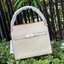 Tory burch lee radziwill pebbled small double bag กระเป๋า Lee Radziwill Double Bag สุดหรู ที่คำนึงถึงการเลเยอร์หนังและหนังกลับอย่างประณีตลงไปในงานดีไซน์ สามารถปรับปากกระเป๋าได้ 3 แบบตามต้องการ พร้อมนำเอาความเป็น American Luxury มาตีความใหม่ผ่านแง่มุมของคว