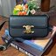 VIP 】CELINE TRIOMPHE SHOULDER BAG IN TRIOMPHE อีกหนึ่งผลงานการออกแบบของ Hedi Slimane ที่ได้ดึงเอาเอกลักษณ์ต่าง ๆ ของ CELINE ออกมาและทำการตีความหมายใหม่จนได้กระเป๋าเรียบหรูและดูทันสมัย ให้คุณเลือกสะพายในชีวิตประจำวันเข้ากับการแต่งตัวสบาย ๆ หรือจะสะพายออกงา
