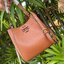 TORY BURCH McGraw Small Bucket Bag ดีไซน์ทรงตะกร้าแสนน่ารัก ดีเทลสะดุดตา รูปทรงจดจำง่าย สาว ๆ คนไหนที่เบื่อกระเป๋าถือทรงเดิม ๆ ลองมาดู Collection นี้กันดีกว่าค่ะ