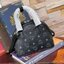 M.C.M Anna Visetos Crossbody Mini กระเป๋าครอสบอดี้ไซส์มินิใบนี้ใช้ประโยชน์จากดีไซน์สุดคลาสสิกของไลน์ Anna ทำให้ได้ผลลัพธ์เป็นแอกเซสซอรี่ร่วมสมัยที่ตรงกับไลฟ์สไตล์ไม่หยุดนิ่ง หนังนุ่ม (Nappa) เพิ่มความโดดเด่นให้ตัวกระเป๋าที่รังสรรค์จากผ้าใบเคลือบผิวล