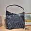 GOYARD BOHEME HOBO BAG / GOYARD HOBO กระเป๋าสะพายทรงโฮโบ ใบใหญ่จุใจ!! มาครบสีขายดี เลิศทุกสี รูปทรงคลาสสิค ดีไซน์เป็นเอกลักษณ์ วัสดุหนังแคนวาสพิมพ์ลายสวยคม ปากกระเป๋ามีซิปเปิด-ปิดกันของหล่นได้ ภายในโล่งกว้างมาก มาพร้อมสายคล้องในตัว ทนทาน สะพายสวยๆได้ทุกวั
