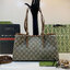 Top ORI หนังแท้ | GUCCI GG Emblem medium tote bag 30cm / GUCCI Tote Bag กระเป๋าสะพายทรงโท้ท คอลเล็กชั่นใหม่ตีความประวัติศาสตร์แห่งความสง่างามและงานฝีมือของแบรนด์ขึ้นใหม่