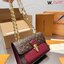 LV VICTOIRE Monogram กระเป๋าสะพายไอเท็มนำแฟชั่นที่น่าดึงดูดใจ ทรงกะทัดรัดและใช้งานได้สะดวก หนังแคนวาสอย่างดี ลาย Monogram เปิด-ปิดแบบกดล็อคอะไหล่สีทองสวยงาม ภายในมี3ช่องกว้างสามารถใช้งานได้หลากหลายและจุของได้มากมายเกินคาดนะคะ