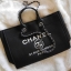 รุ่นที่สาวๆรอคอย Chanel tote canvas bag จากงานพรีเมี่ยม VIP GIFT รุ่นดังเลยค้า Size ใหญ่อลัง บอกเลยว่า **งานดีที่สุด ตัวกระเป๋า กระเป๋าผ้าเป็นผ้า canvas เนื้อดีสมราคา สัมผัส นุ่มลื่นมือมากกกก อะไหล่เงินปั้มแบรนด์แท้ทั้งใบ ด้านหน้าปัก logo แบรนด์สุดหรู จุข