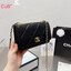 CHANEL Trendy CC Woc Bag กระเป๋าทรงสะพายข้าง Woc ที่กำลังมาแรงมาในตอนนี้ โดดเด่นด้วยแผ่นโลหะคาดสีทองสวยอร่ามหรูหรา สามารถเป็นได้ทั้งกระเป๋าคลัช กระเป๋าสะพายข้างได้ในใบเดียว มาพร้อมสายคล้องโซ่สลับหนังให้ลุคหรูๆ ในใบเดียว รีบคว้าด่วนค่ะ!!