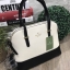 Kate Spade New York Cedar Street Maise CrossBody Bag กระเป๋าถือหรือสะพาย หนังลาย Saffiano สีทูโทนดำขาว สวยอยู่ทรงอด้านหน้าประดับ logo brand เปิดปิดด้วยซิป ภายในมีช่องซิป และช่องเล็ก ใส่กระเป๋าสตางค์ใบยาว ของใช้ ได้เยอะ มีหมุดรองฐานกันรอยสี่มุม มาพร้อมสายส