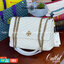 Large : Tory Burch Kira Chevron Quilted Convertible Leather Crossbody Bag เป็นกระเป๋าที่ใช้ในการออกงานสำคัญหรือวันที่มีปาร์ตี้สังสรรค์ คุณควรเลือกใช้กระเป๋าที่มีดีไซน์สะดุดตา เพราะจะช่วยยกระดับและเพิ่มเสน่ห์ให้กับตัวคุณเองมากยิ่งขึ้น หากเป็นงานทางการ เช่น