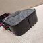 VIP 】GC VIP MINI MESSENGER CROSSBODY BAG กระเป๋าสะพายข้างพรีเมี่ยมลุคสปอร์ต เรียบแต่แอบหรู ไซส์มินิ น่าใช้!! วัสดุหนังแคนวาส ไม่ต้องห่วงเรื่องความทนทาน ✔️ ตกแต่งสายคาดหรู เท่ ดีไซน์สีตามสัญลักษณ์แบรนด์ เข้ากันมากๆ!! เปิด-ปิดด้วยซิป ด้านหน้ามีช่องซิ