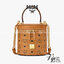 M.C.M CYLINDER CROSSBODY IN VISETOS รุ่นยอดฮิตอีกหนึ่ง!! กระเป๋าสะพายข้าง ดีไซน์ทรงกระบอก ให้คุณสนุกไปกับทุกสไตล์การแต่งตัว สวยอยู่ทรง ใส่ของสำคัญได้ครบถ้วน วัสดุหนังแคนวาสคุณภาพดี เปิด-ปิดด้วยซิปรอบ ภายในบุผ้าสลับหนังแท้ เป็นช่องโล่งทำให้เก็บของไว้ได้สะด