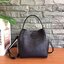 คอลเลคชั่นขายดี มากี่รอบๆ ก็หมดไวทุกรอบ!! TORY BURCH MCGRAW MINI BUCKET BAG กระเป๋าสะพาย และ ถือ คล้องแขน ทรงถัง สะพายได้ 2 ทรง ผลิตจากหนังแท้ หนังลูกวัว หนังนุ่ม หนังหอม น้ำหนักเบามากกก!! หนังลื่น นิ่มสวยมากๆ!! ด้านหน้าประดับโลโก้แบรนด์ ภายในโล่งกว้าง มี