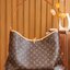 LV CARRYALL Monogram Canvas / LV Shopping Bag รุ่นใหม่ล่าสุด กระเป๋าสะพายทรงหรูหรามีสไตล์ สวยปังมั้ยไหว ใบจริงสวยมากกกก ได้สวยก่อนใคร วัสดุหนังแคนวาสเคลือบลาย สวย คลาสสิค ภายในเป็นช่องโล่ง จุของได้เยอะ สาวๆใช้ใบนี้ สะพายไปไหนก็เข้ากัน ถ่ายรูปสวยๆ ชิคๆ โดด
