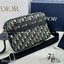 DIOR Maxi Safari Bag with Strap / The hallmark Safari bag / Black Blue Oblique Jacquard / DIOR Messenger Bag กระเป๋าสะพายทรงแมสเซ็นเจอร์เอกลักษณ์ของแบรนด์แห่งตำนานความหรู