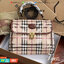 Burberry london kelly bag vintage with strap Gift Bag เป็นขนาดที่พอเหมาะกับการใช้ในชีวิตประจำวัน รูปทรงคลาสสิกที่ไม่ทิ้งในเรื่องของคุณสมบัติการใช้งานลวดลาย Vintage Check ที่ถือว่าเป็นสัญลักษณ์อันเก่าแก่ของแบรนด์ เสริมทุกสไตล์การแต่งตัวได้แบบไม่มีตกยุค พร้