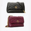 Tory Burch Kira Chevron Small Convertible Shoulder Bag เป็นกระเป๋าที่ใช้ในการออกงานสำคัญหรือวันที่มีปาร์ตี้สังสรรค์ คุณควรเลือกใช้กระเป๋าที่มีดีไซน์สะดุดตา