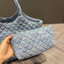YSL icare maxi shopping Denim bag / YSL tote denim bag กระเป๋าไซส์ใหญ่ พร้อมใบเล็ก วัสดุเดนิมเย็บลายตาข่าย (Quilted Bag) ดีไซน์คล้ายตะกร้าช็อปปิ้ง โฉบเฉี่ยวกว่าหลายระดับด้วยการประดับฮาร์ดแวร์ทองเหลืองในตัวอักษร YSL สะดุดตา มอบสไตล์เรียบง่ายแต่คลาสสิกให้สา