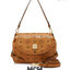 M.C.M Gold Visetos Small Crossbody Bag กระเป๋าสะพายข้างที่เหมาะกับทุกโมเม้นต์ของการเดินทาง และการใช้ชีวิตประจำวัน สีคอนยัคออริจินัลพิมพ์ลาย Visetos เพื่อความคลาสสิก ทุกสไตล์ด้วยทรงเอกลักษณ์เฉพาะรุ่น ลองถือด้วยมือหรือสายแบบคาดลำตัวถอดออกได้ช่วยให้สาม