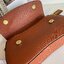 GUESS COLDELIA LOGO FLAP BAG กระเป๋าสะพายไหล่ หนังสวยหรู พิมพ์ลาย อะไหล่ทอง เปิดปิดด้วยกระดุมแม่เหล็ก มีช่องเล็กด้านหน้าหนึ่งช่อง ด้านในใส่กระเป๋าสตางค์ยาว มือถือได้ทุกรุ่น พร้อมช่องซิปแยกให้ มาพร้อมสายสะพายไหล่ปรับและถอดได้ ไอเท็มล่าสุดใบนี้ต้องมีนะคะ