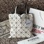Baobao Issey Miyake 6x6 กระเป๋า Tote รุ่นนี้ถือว่าเป็นกระเป๋า Tote ไซส์กลางที่เหมาะกับการพกพาสิ่งของที่จำเป็นในทุก ๆ วัน มาพร้อมสายที่สามารถปรับได้ทั้งสองสาย และมีช่องใส่ของช่องเล็กด้านใน 1 ช่อง จุของได้เยอะแถมยังทนทาน ใช้เป็น Everyday Bag ได้เลยคะ พกพาสะ