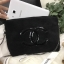 Chanel Precision Velour Crossbody Bag กระเป๋าสีดำแบรนด์ Chanelทำจากขนเฟอร์สีดำ น้ำหนักเบา ปากกระเป๋ามีซิปรูดปิด สายโซ่ ถอดออกได้ค่ะ จะสะพายไหล่ สะพายข้างหรือถือเป็น cluth ก็สวยหรูดูแพง มากับราคาสุดคุ้ม