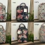 Cath Kidston Backpack Bag กระเป๋าสะพายสไตล์ vintage เป็นอีกรุ่นที่สาวๆ ถามถึงเยอะค่ะ วัสดุเป็น Canvas เคลือบ PVC กันน้ำ ทำความสะอาดง่าย น้ำหนักเบา เปิดปิดด้วยซิปรอบสะดวกใช้ ด้านหน้าประดับโลโก้ Cath Kidston พร้อมช่องซิปเล็กด้านนอกใส่กระเป๋าสตางค์ มือถือได้