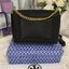 TORY BURCH KIRA MIXED-MATERIALS TOP-HANDLE SATCHEL กระเป๋าสะพายข้าง วัสดุหนังแกะสังเคราะห์ อะไหล่ทอง ด้านหน้าประดับโลโก้แบรนด์ ตกแต่งสายโซ่ห้อยสีทอง (สามารถถอดออกได้) เปิด-ปิดด้วยตัวล็อคหมุน ภายในโล่งกว้าง ซับในบุผ้าลายแบรนด์ แบ่งออกเป็น 3 ช่องใหญ่ พร้อมช