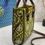 TORY BURCH T MONOGRAM EMBOSSED MINI TOTE สุดหรูกับกระเป๋าสะพายทรงโท้ท ไซส์มินิ ที่สร้างความหรูหราให้ตัวกระเป๋าด้วยดีเทลลายนูน แต่งแต้มลวดลายเอกลักษณ์ สีลูกคุณมากๆ!! วัสดุหนังแท้ ผิวสัมผัสดี ปากกระเป๋ามีแถบแม่เหล็กกันของหล่นได้ ภายในโล่ง ใส่ของจำเป็นได้ โท