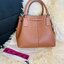 OUTLET 】TORY MCGRAW SMALL DRAWSTRING กระเป๋าถือหรือสะพายข้าง วัสดุหนังวัวแท้ อะไหล่ทอง เปิด-ปิดด้วยสายหนังรูด จะถือหรือสะพายข้างได้Crossbodyได้ น้ำหนักเบาจุของได้เยอะ ด้านหน้าประดับโลโก้แบรนด์ ด้านในมีช่องเล็กสำหรับใส่บัตรใส่ตังค์ได้ มีสายยาว ปรับสายได้ ถ
