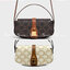 VIP 】CELINE TABOU CLUTCH BAG CELINE MINI CROSSBODY BAG (GWP) วัสดุ Triomphe Canvas หนังสวยอยู่ทรงกันน้ำได้ ขนาดกำลังน่ารัก การออกแบบที่เน้นความเรียบแต่หรู มาพร้อมสายสะพายสั้นและสายสะพายยาว สำหรับสะพายไหล่ สายปรับระดับสั้น-ยาวได้ (ถอดไม่ได้) โดดเด่นที่ด้าน