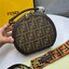 หนังแท้ FENDI CROSSBODY BAG / fendi circle bag / Fendi Round Monogram Crossbody Bag กระเป๋าสะพายทรงกลมสวยเด่น มีดีเทลเพิ่มความหรู ด้วยสีของอะไหล่ วัสดุหนังแคนวาสสลับหนังแท้ ภายในโล่งกว้าง มีช่องซิปแยกให้อีก ใช้งานง่าย พร้อมสายสะพาย 2 เส้น สายสะพายครอสปรับ