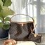 VIP 🥂 Louis Vuitton Monogram Delight Canvas กระเป๋าสะพายข้างทรงสูงใบใหญ่หนังแกะสังเคราะห์ หูหิ้วปั้มโลโก้ ด้านในมี1ช่องซิป 1ช่องใส่ของจุกจิ๊ก มาพร้อมกระเป๋าเล็กน่ารักใส่ตังค์ คุ้มสุดๆ อะไหล่ทองหรูหรา มีสายยาว ถอดสายได้ ปรับระดับได้ จุของได้เยอะ หร