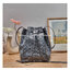GOYARD PETITE FLOT BUCKET BAG กระเป๋าสะพายทรงบัคเก็ต ที่ดีไซน์สะดวกต่อชีวิตมาก รูปทรงคลาสสิค ดีไซน์เป็นเอกลักษณ์ สดใสทุกสี ดูผู้ดีในตัว วัสดุหนังแคนวาสพิมพ์ลายสวยคม ปากกระเป๋ารูดเปิด-ปิดได้ตามชอบ ภายในเป็นช่องโล่ง ใส่กระเป๋าสตางค์ มือถือ ได้ครบถ้วน มาพร้อ