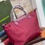 8สี พร้อมส่ง Longchamp LE PLIAGE NÉO TOP HANDLE BAG (medium size) อีกหนึ่งรุ่นยอดนิยม ที่สาวๆ ต้องมีไว้เก็บไว้สักใบ กระเป๋าโท้ทใบนี้ มาพร้อมกับสีที่มีสไตล์เรียบง่าย มีสายสะพายยาวปรับสั้นยาวได้ช่วยให้คุณสามารถสะพายไหล่ได้อย่างสบาย ในตัวสายปักโลโก้อันเป็นสั