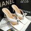 CHANEL งามสวม สวย หรู่ แตะหนีบ นุ่มใส่สบาย ไม่สูงมาก กำลังใส่สบาย ด้านหน้าปัก โลโก้แบรนด์ แมทส์ชุดง่าย น้ำหนักเบา