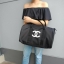 Best Seller ♡♡💃💃 กับทรง travel & fitness bag กับ Chanel VIP Gift Bag Travel Bag Gym Duffel Weekend จากงานพรีเมี่ยมกิ้ฟแบรนด์หรูอย่าง Chanel ของแท้100% ตัวกระเป๋าเป็นผ้า Oxford หนาอย่างดี สกรีนโลโก้แบรนด์ตัดสีขาว เปิดปิดด้วยซิ