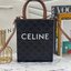 หนังแท้ CELINE MINI VERTICAL CABAS IN TRIOMPHE CANVAS AND CALFSKIN WITH CELINE PRINT / CELINE TOTE พร้อมส่งที่ไทย กระเป๋าโท้ททรงตั้ง CABAS TRIOMPHE ขนาดมินิ 17cm งานหนังแท้ CALFSKIN ทั้งใบ พร้อมหูหิ้วสองข้างและสายสะพายหนังแบบถอดได้ ภาพสินค้าถ่ายจากงานขายจ