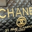CHANEL VIP GIFT Large Travel Bag กระเป๋าเดินทางใบใหญ่ Gift With Purchase (GWP) รุ่น Limited Edition พรีเมี่ยมกิ๊ฟของเเท้จาก Chanel Counter หนังลายตารางเนื้อหนาสีดำกันนำ้ดูแลรักษาทำความสะอาดง่าย ด้านหน้ามีโลโก้แบรนด์ เปิดปิดด้วยซิปสะดวกใช้ หัวซิปแบรนด์อะไห
