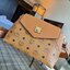 M.C.M ESSENTIAL CROSSBODY IN VISETOS กระเป๋าสะพายข้าง สวยอยู่ทรง ดีไซน์ไม่ซ้ำใคร มาพร้อมสายสะพายถึง 2 แบบ ปรับเปลี่ยนใช้ได้ไม่มีเบื่อ วัสดุหนังแคนวาสสลับหนังแท้ เปิด-ปิดกระเป๋าด้วยตัวบิดล็อคแน่นหนา ด้านหลังมีช่องเก็บบัตรได้ ภายในโล่งกว้าง แบ่งสัดส่วน เป็น