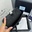 PRADA Re-Nylon and Saffiano leather smartphone case / PRADA Crossbody Nylon Men Bag กระเป๋าสะพายใบกะทัดรัด เป็นใบที่ท่านชายควรมีมาก งานสวยเท่ห์ ใช้ได้ทั้งชายหญิง เหมาะกับ everyday look มากๆค่ะ
