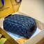 LV Dopp Kit Toilet Pouch / LV Clutch Bag กระเป๋าถือทรงพอชหรือคลัช แบบคลาสสิกสวยงามเป็นเอกลักษณ์ มีหูหิ้วพกพาสะดวก