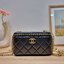 Chanel camellia vanity case bag พลาดไม่ได้เลยกับคอลสุดแซ่บ ดีไซน์ใหม่ 2023 นอกจากความคลาสสิคของรูปทรง ตัวอะไหล่ก็ยังปรับเพิ่มดีเทลความหรู