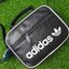 ADIDAS MINI AIRLINE VINT BAG กระเป๋าถือหรือสะพายทรง sport วัสดุ pu. นิ่ม น้ำหนักเบา ทรงสวย classic ด้านหน้ามีช่อง ซิปด้านบนแบ่ง 2 ช่องใหญ่ จุได้เยอะ ใส่ wallet ยาว, mini iPad ได้ mini พร้อมสายยาวปรับ freesize ค่ะ