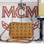 M.C.M MILLIE TOP ZIP CROSSBODY IN VISETOS รุ่นหายากที่สาวๆตามหา เพราะดีไซน์ยูนิค เรียบแต่มีดีเทลความหรู ๆ กระเป๋าสะพายที่มาพร้อมสาย 2 แบบ สายโซ่คล้องไหล่ คล้องแขน และสายหนัง crossbody ให้ปนับใช้ได้ตามใจชอบ วัสดุหนังแคนวาสคุณภาพดี ใช้งานง่ายด้วยซิป ใส่โทรศ