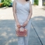 ALDO HARORTLAND BAG กระเป๋าทรง Box วัสดุผ้ากำมะหยี่แจ่งลาบฉลุสีทองสวยมากกกกกสุดๆ เปิดปิดด้วยกระดุมแม่เหล็ก เป็นลักษณะกล่อง เก๋ๆค่ะ ด้านในเป็นช่องโล่ง ใส่มือถือ กปต. เครื่องสำอางค์ จุได้เยอะค่ะ มาพร้อมสายยาว ปรับได้ 5 ระดับ และ พวงกุญแจพู่ ถอดได้ค่ะ แนะนำค