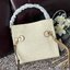 Tory burch lee radziwill pebbled small double bag กระเป๋า Lee Radziwill Double Bag สุดหรู ที่คำนึงถึงการเลเยอร์หนังและหนังกลับอย่างประณีตลงไปในงานดีไซน์ สามารถปรับปากกระเป๋าได้ 3 แบบตามต้องการ พร้อมนำเอาความเป็น American Luxury มาตีความใหม่ผ่านแง่มุมของคว