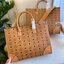 หนังแท้ M.C.M Visetos Anya Shopper Tote With Makeup Bag / M.C.M Tote Bag กระเป๋าทรงช็อปปิ้ง ขนาดน่าใช้ ภายในเป็นช่องโล่งกว้าง จุของได้เยอะ งานหนังแท้ทั้งใบ มีหมุดรองฐานกระเป๋าอย่างดี มาพร้อมสายยาวถอดได้ ในราคาสุดคุ้มน้า งานดีเกินราคาแบบนี้ สาวๆห้ามพลาดจ้า