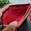 COACH F87591 DOUBLE CORNER ZIP WALLET IN SIGNATURE COATED CANVAS คล้องมือรุ่น 2 ซิป!! มาแล้วจ้า 🌟🤗 ไซส์นี้คือเหมาะมือจริงๆ พกง่ายเช่นเคย ไม่ต้องกังวลว่าจะเกะกะหรือกินพื้นที่กระเป๋าหลัก วัสดุหนังแคนวาสเคลือบลาย มีช่องหลักแยก 2 ช่อง ภายในบุผ