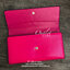 Coach signature ling wallet กระเป๋าสตางค์ใบยาว เปิด - ปิดกระเป๋าแบบกระดุม ภายในมีช่องใส่บัตร ธนบัตร และช่องซิปใส่เหรียญ ด้านหลังมีอีกช่อง 1 ช่อง พร้อมที่ใส่บัตร ถอดแยกใช้ได้ค่ะ