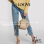 Loewe Small Hammock Leather Bag พร้อมส่ง 6 สี กระเป๋าถือหรือสะพาย รุ่น Rare items สุดๆ วัสดุหนังแท้ Calfskin หนังสวยดีไซน์มีเอกลักษณ์ ใบขนาดกำลังดี น้ำหนักเบา สามารถปรับได้หลายทรง ด้านข้างมีซิปปรับขยายได้ ภายในโล่งกว้าง ใส่กระเป๋าสตางค์ กล้อง มือถือ ของใช